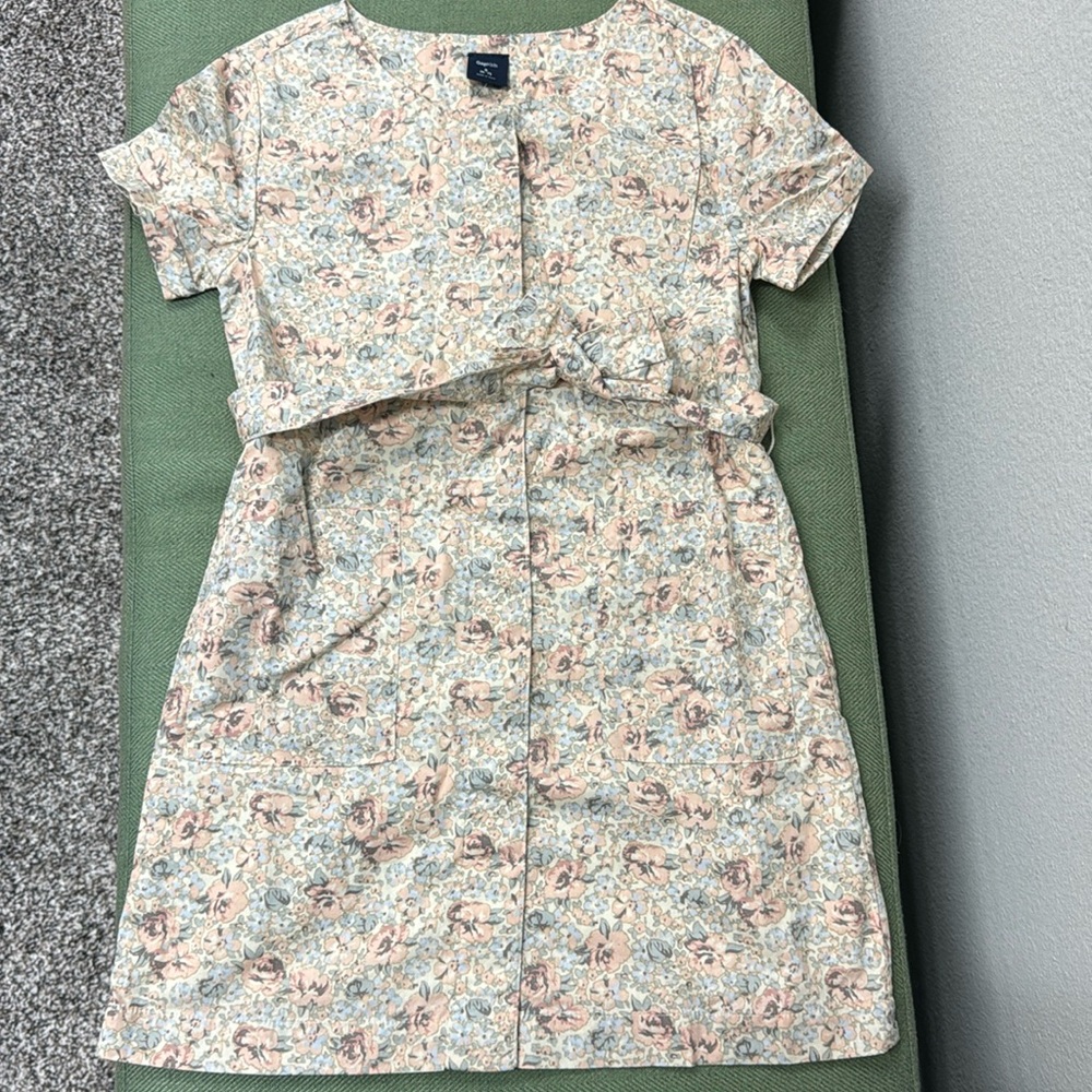 NWT girls dress, size 6-7